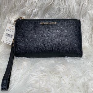 Michael Kors Wrislet/Wallet New with tag!